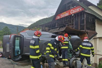 Accident pe Valea Oltului masina intrata in terasa