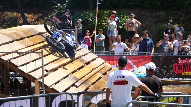 Adrenalina la Red Bull Romaniacs Doi rideri raniti