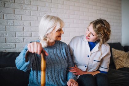 Alzheimerul afecteaza femeile de doua ori mai mult