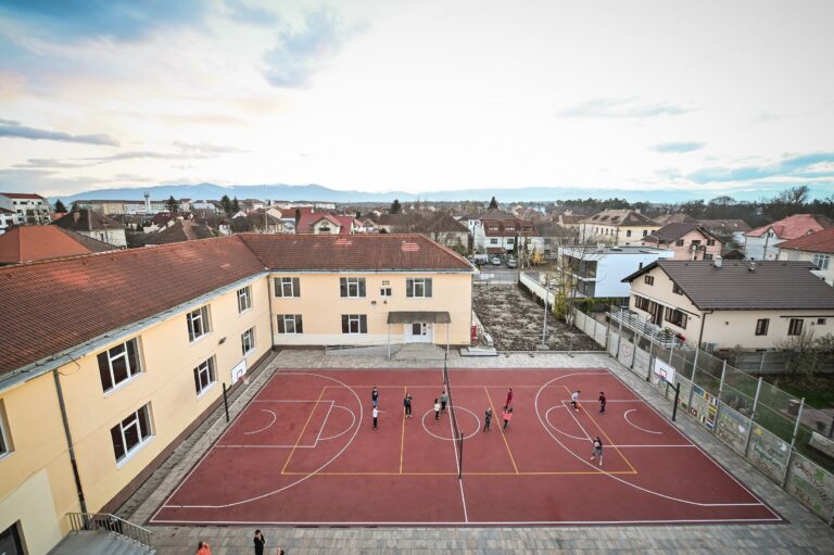 CJ Sibiu a anuntat termenul pentru oferte la Programul pentru Scoli