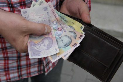 Cati bani va contribui un angajat la CASS in 2025