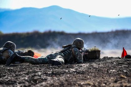 Exercitiu NATO de amploare langa Sibiu cu tiruri reale