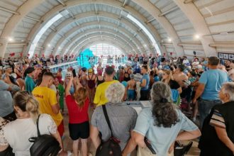 Explozie de energie la Medias Concurs de inot cu peste 100 de copii