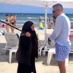 Plaja ring de box O cersetor ataca un barbat