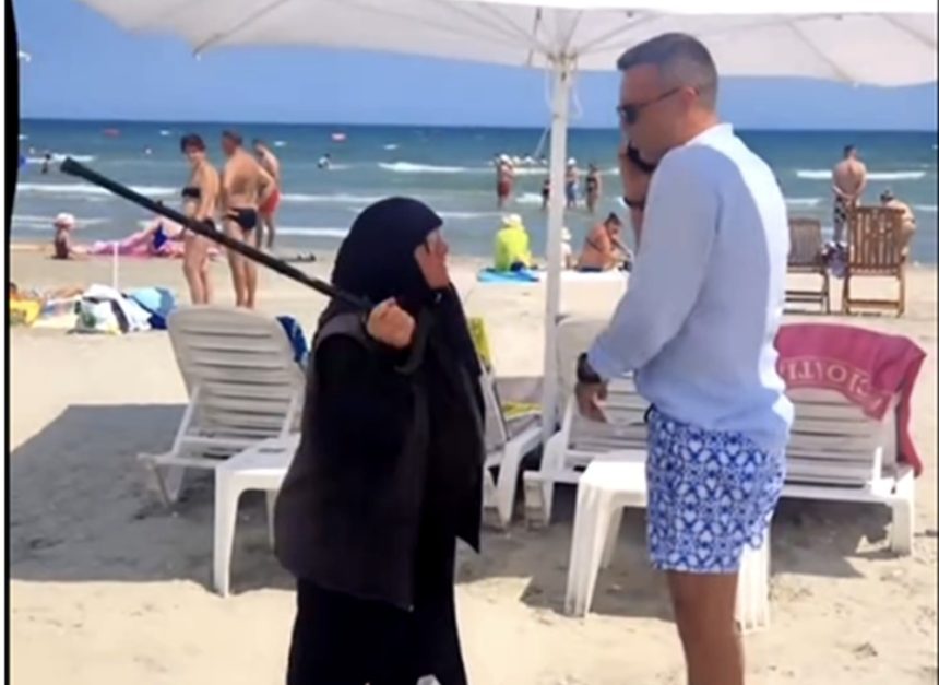 Plaja ring de box O cersetor ataca un barbat