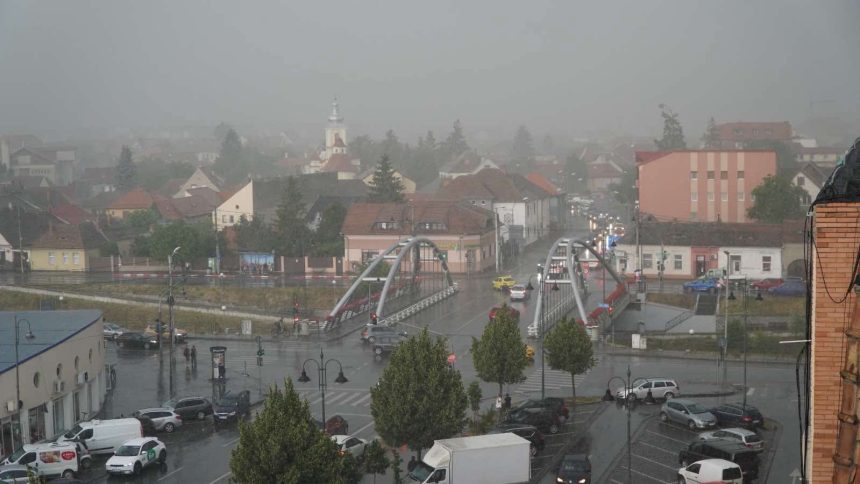 Ploi torentiale la Sibiu Avertizari meteo noi
