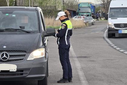 Prins la volan pe Valea Oltului cu permisul suspendat