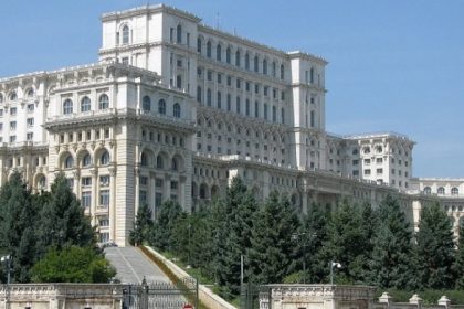 Scandal in Parlament Funct ionarii cer scoaterea antenelor