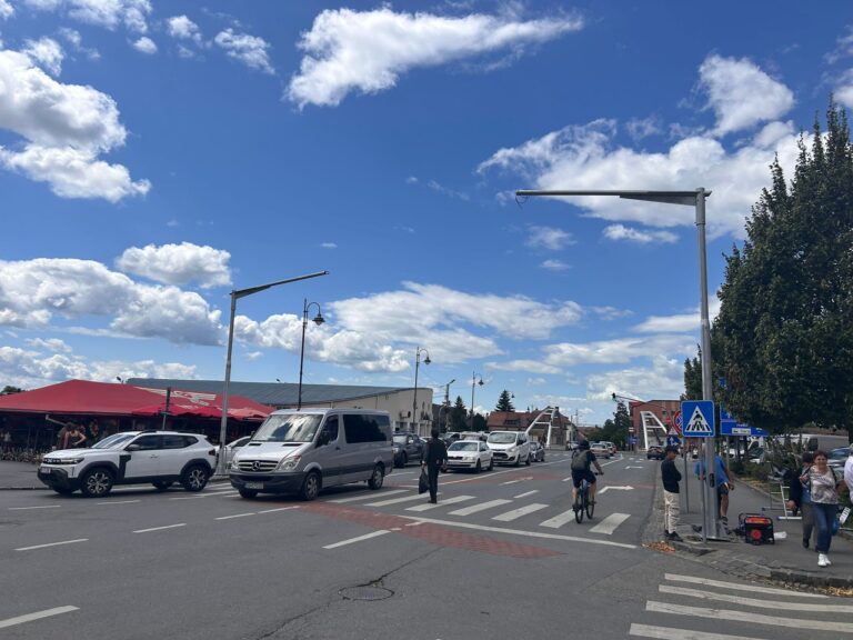 Semafor nou la Piata Cibin montat deja video foto