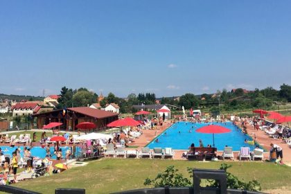 Strandul din Cisnadie se deschide duminica cu noi tarife