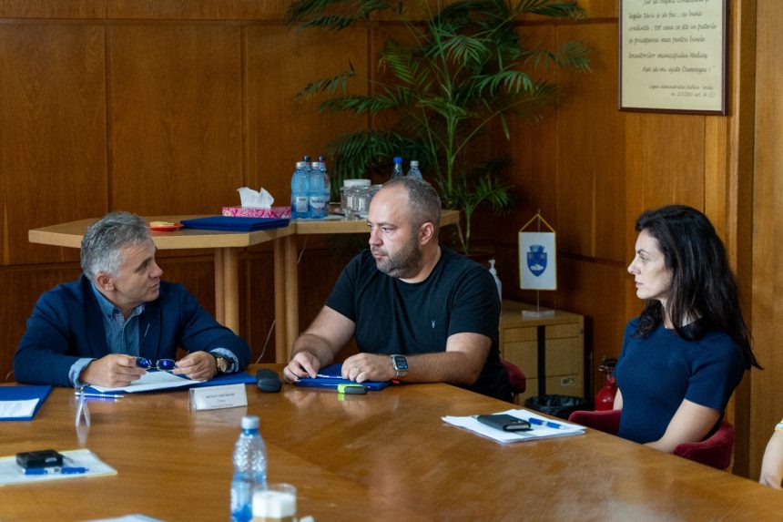 Tehnologie de top pentru scolile din Medias contract de 7 milioane lei