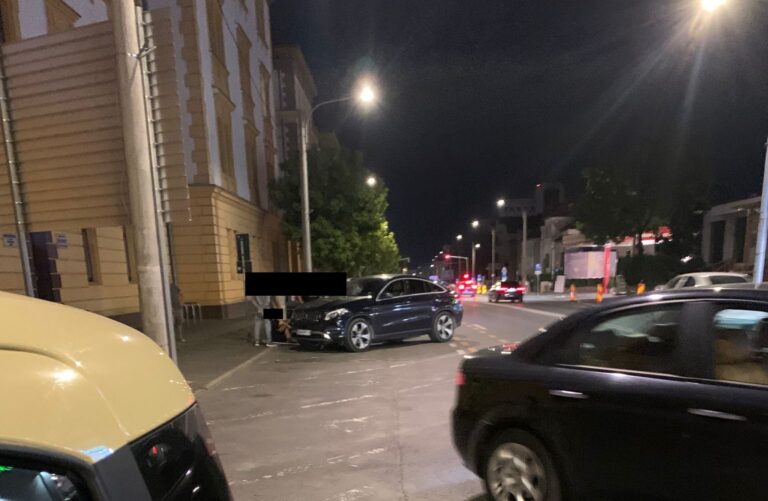 Teroare pe patru roti la Talmaciul Ce pateshte soferul care a lovit doi tineri