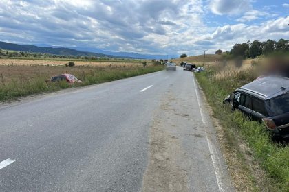Accident cu 3 masini in Cornatel Doi raniti
