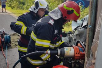 Accident grav pe Valea Oltului o persoana prinsa