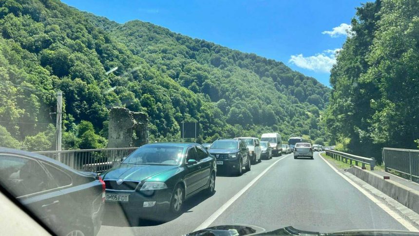 Ainceput weekendul Trafic intens pe A1 si Valea Oltului