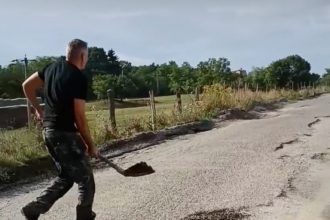 Amnasenii au acoperit craterele de pe drum