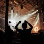 Artistii si compozitorii cer premierului Bolojan sa opreasca modificarea legii drepturilor de autori