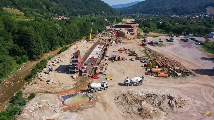 Autostrada Sibiu Pitesti 900 de oameni si 150 de utilaje