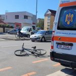 Biciclist lovit de masina in giratoriu Mihai Viteazul