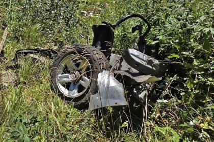 Bulgare de fiare din Suzuki Vitara cazut pe Iezer