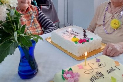 Bunicii din azilul Salist e sarbatoreti cu torturi