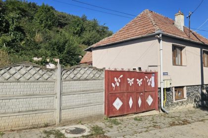 Casa confiscata de stat licitatie in Slimnic pret bun
