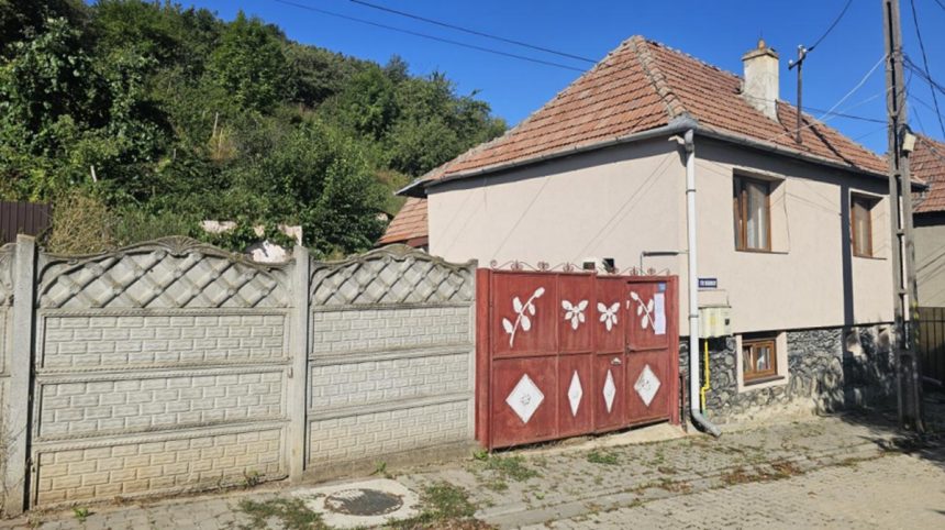 Casa confiscata de stat licitatie in Slimnic pret bun