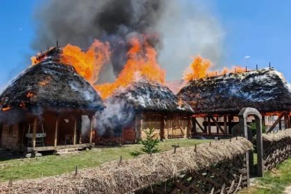 Casa de patrimoniu din Muzeul Astra distrusa de incendiu refacuta