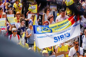 Dascalii continua protestele si profesori din Sibiu participa