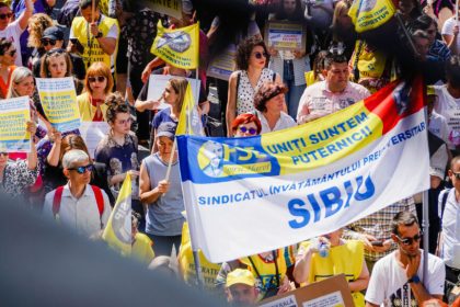 Dascalii continua protestele si profesori din Sibiu participa