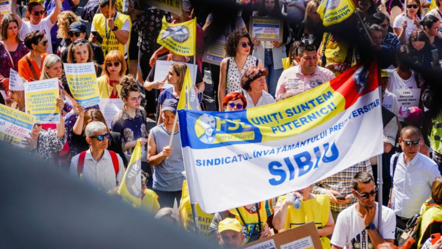 Dascalii continua protestele si profesori din Sibiu participa