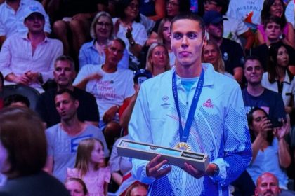 David Popovici stabilesc record mondial la 100 metri liber