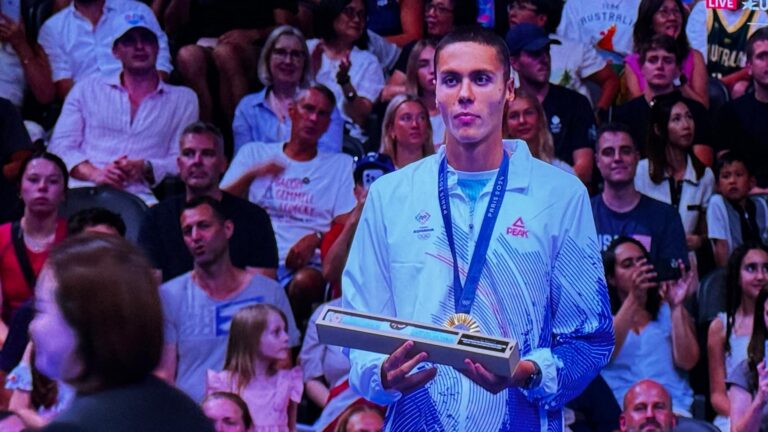 David Popovici stabilesc record mondial la 100 metri liber