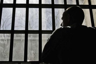 Doi condamnati saltati de politisti in Sibiu