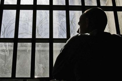 Doi condamnati saltati de politisti in Sibiu