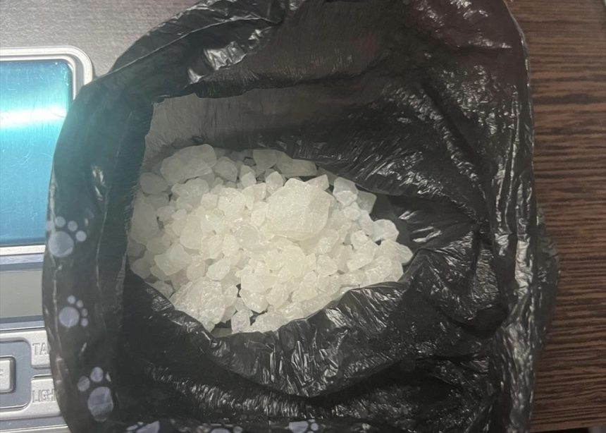 Doi traficanti prinsi cu droguri pe Valea Oltului