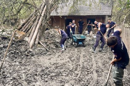 Eroi in uniforma Pompierii sibieni s au intors acasa