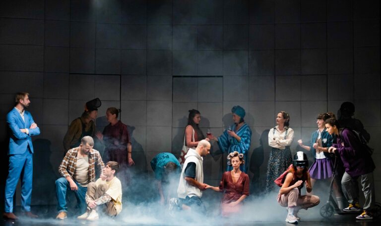 Final de stagiune la Gong spectacol gratuit realitate vs virtual