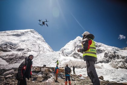 Gunoiul de pe Everest strans cu ajutorul dronelor