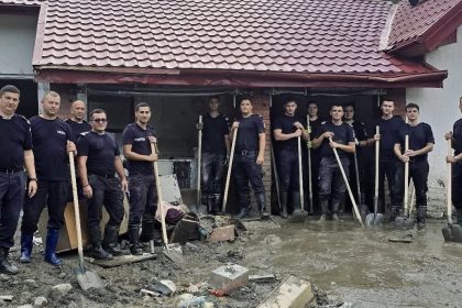 Interventie la Brosteni Pompieri din Sibiu ajuta inundatiilor