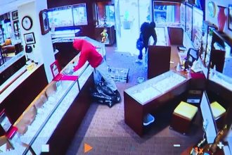 Jaf de 2 milioane de dolari bijuterii si Rolex furate