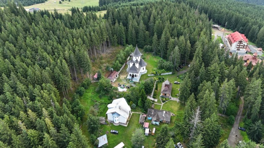 Liturghie arhiereasca la Schitul din Paltinis centenar