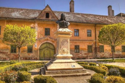 Noi pasi pentru reabilitarea fostului orfelinat Maria Tereza