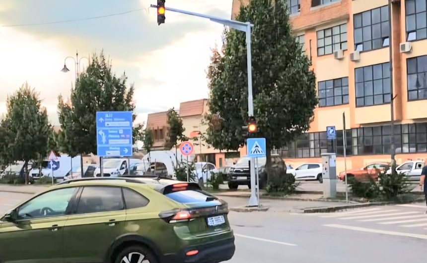 Noul semafor cu buton de pe strada Turnului se va activa pe 5 august