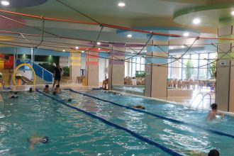 Ora de sport la inot continua in 2025 2026 cu Tursib gratuit