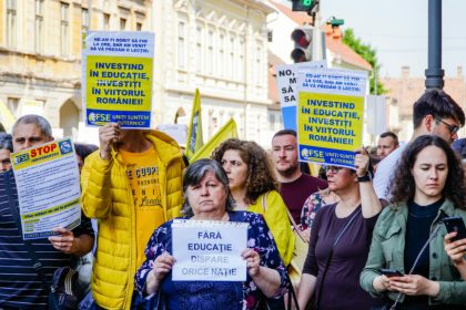 Peste 200 de profesori din Sibiu protesteaza la Bucuresti
