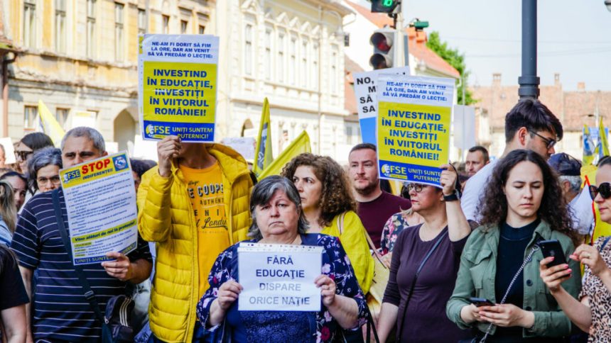 Peste 200 de profesori din Sibiu protesteaza la Bucuresti