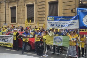 Profesorii din Sibiu protesteaza vineri in Bucuresti