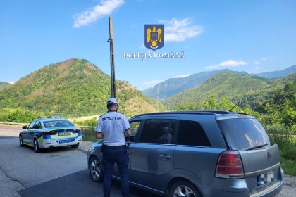 Scandal de coruptie la Valcea Politisti acuzati de falsificare