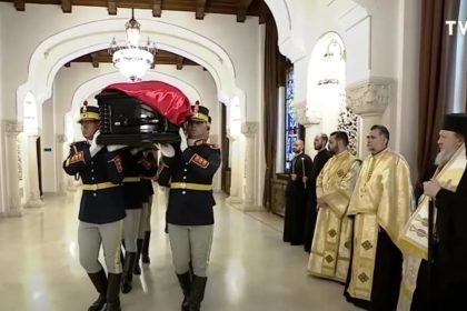 Sicriul lui Ion Iliescu a ajuns la Cotroceni